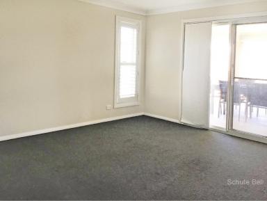 House Leased - NSW - Narromine - 2821 - Near new executive style home  (Image 2)