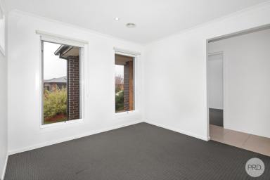House Leased - VIC - Lucas - 3350 - MODERN FOUR BEDROOM TOWNHOUSE IN LUCAS...  (Image 2)