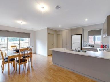 House Leased - VIC - Golden Point - 3350 - Modern Townhouse in Fantastic Location!  (Image 2)