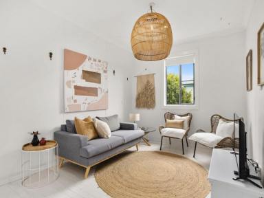 House For Lease - NSW - Taree - 2430 - Stylish Renovated Cottage in an Unbeatable Location  (Image 2)