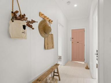 House For Lease - NSW - Taree - 2430 - Stylish Renovated Cottage in an Unbeatable Location  (Image 2)