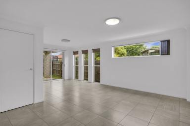 Unit Leased - QLD - Kearneys Spring - 4350 - Convenient Town House!  (Image 2)