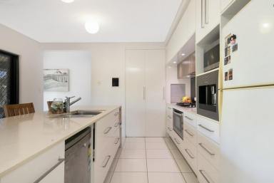 House For Sale - QLD - Lammermoor - 4703 - Modern Family Home/Close to Beach/Side Access  (Image 2)