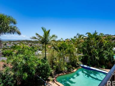 House For Sale - QLD - Burleigh Heads - 4220 - MASSIVE 5 bedroom perfectly positioned family home!  (Image 2)