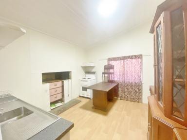 House For Lease - VIC - Kerang - 3579 - Walking Distance to Shops  (Image 2)