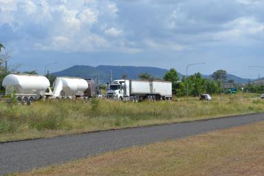Lifestyle For Sale - QLD - Gracemere - 4702 - Ultimate ROADHOUSE SITE  (Image 2)