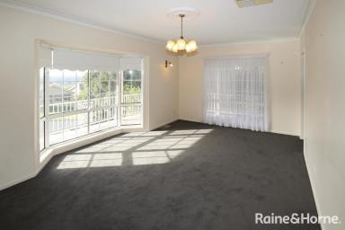 House Leased - NSW - Kooringal - 2650 - Huge Family Home With a Shed  (Image 2)