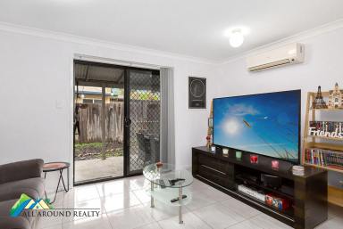 Townhouse For Sale - QLD - Kallangur - 4503 - BEAUTIFUL TOWNHOUSE IN VERY CENTRAL LOCATION  (Image 2)