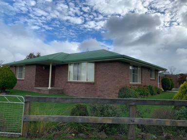 House For Lease - NSW - Guyra - 2365 - Rural Living  (Image 2)