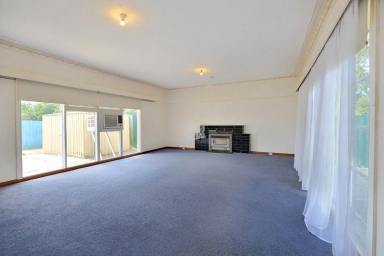 House For Lease - VIC - Ballarat East - 3350 - Large Family Home In The East  (Image 2)