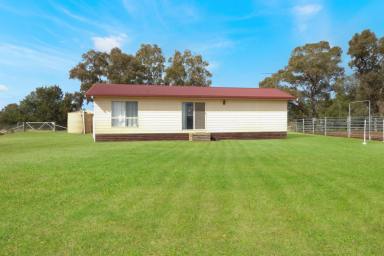 Acreage/Semi-rural For Lease - NSW - Dubbo - 2830 - Fully Furnished 3 Bedroom Cottage  (Image 2)