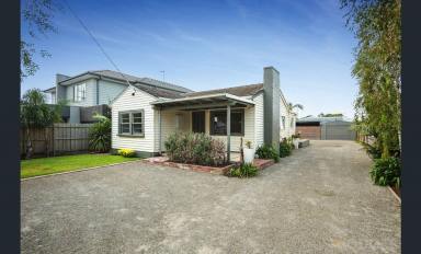 House For Lease - VIC - Bonbeach - 3196 - SEASIDE LIVING | SPACE FOR A BOAT AND TRAILER | RENOVATED HOME  (Image 2)