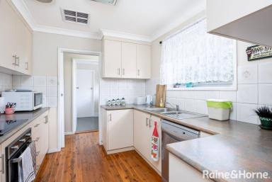 House For Lease - NSW - Kooringal - 2650 - POPULAR LOCATION (Image 2)