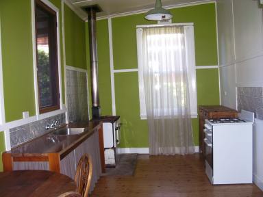 House Leased - NSW - Albury - 2640 - CUTE CENTRAL COTTAGE  (Image 2)