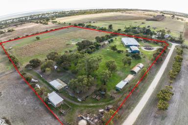House For Sale - SA - Kingston Se - 5275 - RURAL LIVING MEETS THE COAST  - THE ULTIMATE LIFESTYLE!  (Image 2)