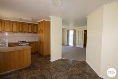 Townhouse For Lease - VIC - Golden Point - 3350 - SPACIOUS THREE BEDROOM HOME CLOSE TO CBD AND SUPERMARKETS  (Image 2)