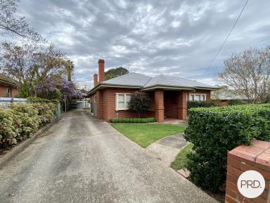 House For Lease - NSW - Albury - 2640 - FAMILY HOME IN CONVENIENT LOCATION  (Image 2)