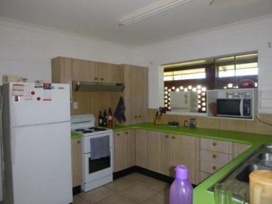 House For Lease - QLD - Lucinda - 4850 - LARGE HOME WITH SHED !  (Image 2)