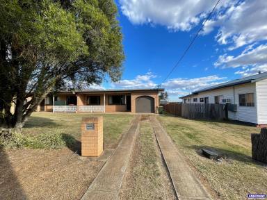 House For Lease - QLD - Kingaroy - 4610 - TWO BEDROOM UNIT CLOSE TO TOWN  (Image 2)