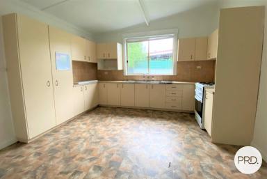 House Leased - NSW - Lavington - 2641 - NEAT TWO BEDROOM HOME!  (Image 2)