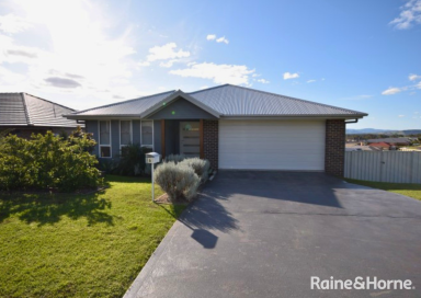 House For Lease - NSW - Nowra - 2541 - Immaculate home with amazing views (Image 2)