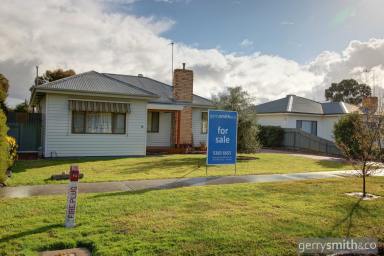 House For Sale - VIC - Horsham - 3400 - FAMILY HOME - BIG BLOCK!  (Image 2)