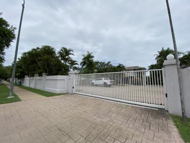 Townhouse For Lease - QLD - Kirwan - 4817 - SPACIOUS, GATED & FURNISHED  (Image 2)