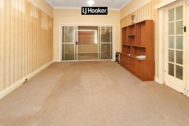 House For Sale - NSW - Inverell - 2360 - Character on Chisholm  (Image 2)