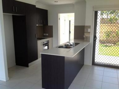 Townhouse For Lease - QLD - Bucasia - 4750 - MODERN TOWNHOUSE CLOSE TO SCHOOLS AND SHOPS  (Image 2)