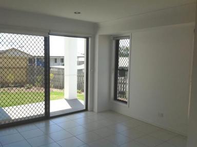 Townhouse For Lease - QLD - Bucasia - 4750 - MODERN TOWNHOUSE CLOSE TO SCHOOLS AND SHOPS  (Image 2)