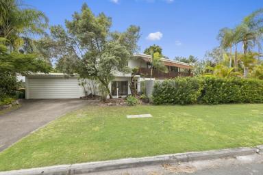 House For Sale - QLD - Noosa Heads - 4567 - Large, beautiful residence in Noosa’s dress circle, only a 5min stroll to everything!  (Image 2)