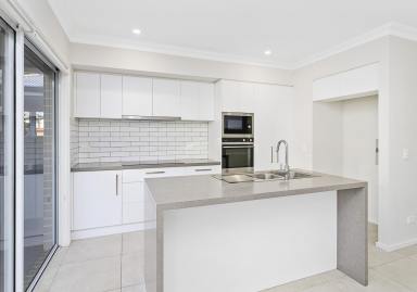 Townhouse For Lease - NSW - Kiama Downs - 2533 - Duplex on Jones Beach  (Image 2)