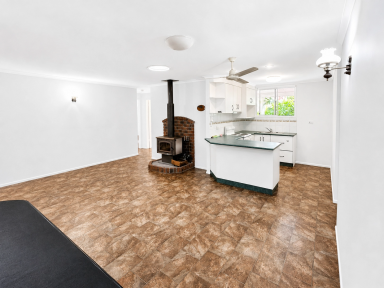 House For Lease - QLD - Apple Tree Creek - 4660 - HUGE FAMILY-SIZE HOME IN APPLE TREE CREEK (Image 2)