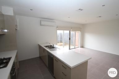 Townhouse Leased - VIC - Lake Wendouree - 3350 - JUST A BLOCK FROM THE LAKE - 3 BEDROOM TOWNHOUSE..!!  (Image 2)