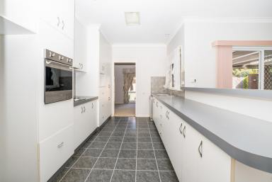 House Leased - NSW - Kooringal - 2650 - COMFORTABLE LIVING IN KOORINGAL  (Image 2)