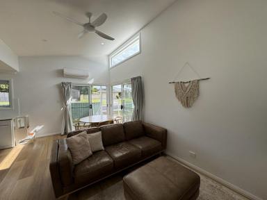 House For Lease - NSW - Old Bar - 2430 - MODERN TWO BEDROOM HOME CLOSE TO THE TOWN CENTRE  (Image 2)