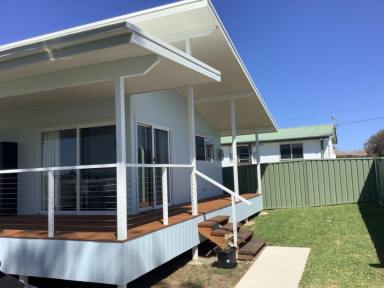 House For Lease - NSW - Old Bar - 2430 - MODERN TWO BEDROOM HOME CLOSE TO THE TOWN CENTRE  (Image 2)