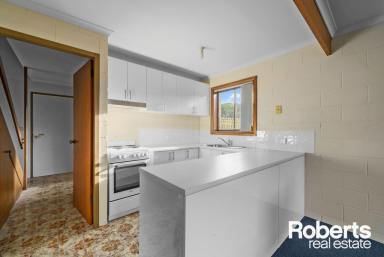 Townhouse For Lease - TAS - Kingston - 7050 - Cozy Two Bedroom Unit  (Image 2)