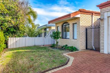 House For Sale - WA - Warnbro - 6169 - Calling all investors or buy now and move in later!!  (Image 2)