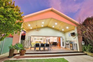 House For Sale - VIC - Mildura - 3500 - OVER A CENTURY OF INNER CITY LIVING  (Image 2)