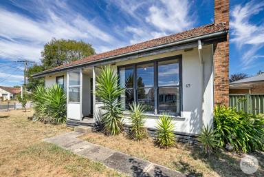 House Leased - VIC - Wendouree - 3355 - SPACIOUS TWO BEDROOM HOME ON LARGE CORNER BLOCK  (Image 2)