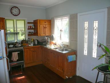 House For Sale - QLD - Macleay Island - 4184 - Beautifully presented Queenslander close to the Beach.  (Image 2)