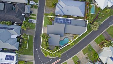 House For Sale - QLD - Trinity Park - 4879 - Executive Home With 4 Car Garage, Pool & Solar!  (Image 2)