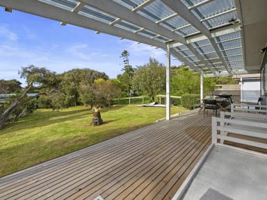 House For Sale - VIC - Sandy Point - 3959 - Modernised home, magnificent block  (Image 2)