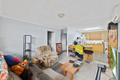 Unit For Sale - QLD - Centenary Heights - 4350 - Cozy unit in a sought-after location!  (Image 2)