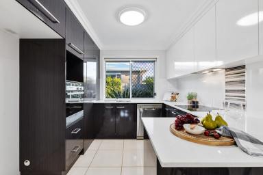 Unit For Sale - QLD - Centenary Heights - 4350 - Low Maintenance Townhouse - Walk to CBD!  (Image 2)