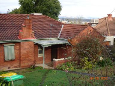 House Leased - NSW - Albury - 2640 - VIEWS, LOCATION & SPACE.  (Image 2)