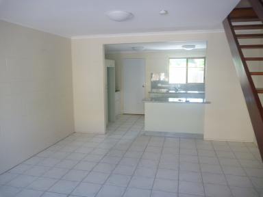 House For Sale - QLD - Bowen - 4805 - TIDY UNIT CLOSE TO TOWN  (Image 2)