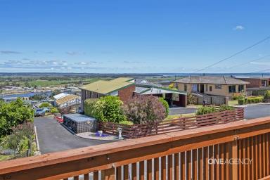 House For Sale - TAS - Smithton - 7330 - Large family home with expansive views!  (Image 2)