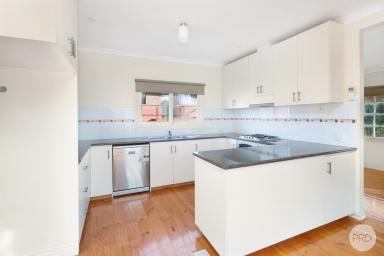 House Leased - VIC - Brown Hill - 3350 - MODERN COTTAGE STYLE TWO BEDROOM HOME CLOSE TO CBD  (Image 2)